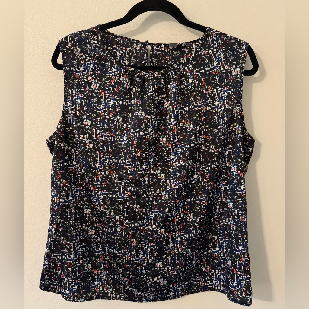 Tahari Black And White Blouse Classic Style